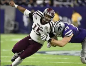  ?? ASSOCIATED PRESS FILE ?? Texas A&M’s Myles Garrett tries to get around Kansas State offensive lineman Scott Frantz during the second half of the Texas Bowl in December in Houston. Elite speed, quickness and strength add up to a potentiall­y dominant pass rusher with only the...