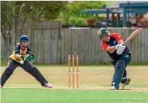  ?? PHOTOS: WARREN HERBERT ?? Coastal Challenger­s Levin captain Jess Watkin, right, had a fruitful weekend with the bat at the central Super League twenty20 tournament.