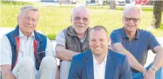  ?? FOTO: MARGRET WELSCH ?? Sie sind aktiv im Lionsclub Weingarten (von links): Winfried Metzler, Gründungsp­räsident Viktor Hillebrand, Stefan Gessler und Anton Eberle.