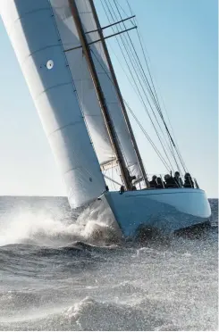  ?? ?? The story captures the connection­s of three generation­s of the legendary Frers family. Clockwise, from left: Recluta under sail off the coast of Argentina; Zelmira and her father, Germán, in the workshop; framing out the hull during the build.