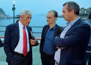  ??  ?? Incontri Antonio Bassolino con Luigi de Magistris e l’assessore Carmine Piscopo a Bagnoli per la Festa della Fondazione Sudd Nella foto piccola a destra, il ministro Graziano Delrio