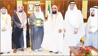  ?? Photo from PM’s Diwan ?? HH the PM Sheikh Jaber Al-Mubarak Al-Sabah while receiving the Saudi officials.