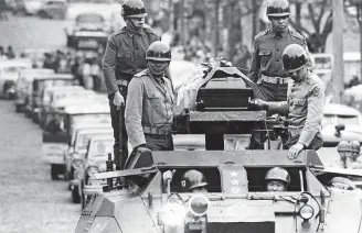  ?? ROLANDO/ ESTADÃO - 27/6/1968 ?? Memória. Enterro de Mário Kozel Filho, que morreu na explosão de um carro-bomba em 1968