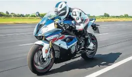  ?? BMW ?? BMW S 1000 RR é uma das principais concorrent­es da Fireblade