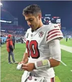  ?? AP ?? 49ers quarterbac­k Jimmy Garoppolo leaves the field after a loss to the Titans last Thursday. Garoppolo sprained his right thumb in the game.