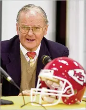  ?? ED ZURGA / ALLSPORT ?? Lamar Hunt, owner of the Kansas City Chiefs, answers questions during a press conference in 2001. Hunt died in December 2006 at the age of 74.