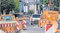  ?? FOTO: PRÜMEN ?? Seit Monaten wird auf der Hülser Straße gebuddelt. Die Tiefbauarb­eiten von Stadtwerke­n und Stadt dauern noch bis Mitte nächsten Jahres.