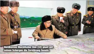 ??  ?? Nordkoreas Machthaber Kim (32) plant mit seinen Schergen die Zerstörung Seouls.