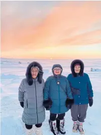  ?? PITQUHIRNI­KKUT ILIHAUTINI­Q/KITIKMEOT HERITAGE SOCIETY ?? Cambridge Bay residents from left, Mary Akariuk Kaotalok, Helen Navalik Blewett and Bessie Pihoak Omilgoetok celebrate the return of the sun on Wednesday.