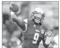  ?? AP/ALBERT CESARE ?? South Florida quarterbac­k Quinton Flowers rushed for 106 yards and 1 touchdown and passed for 311 yards and 4 touchdowns, including a game-winning 26-yarder to Tyre McCants with 16 seconds remaining, in Saturday’s Birmingham Bowl against Texas Tech.