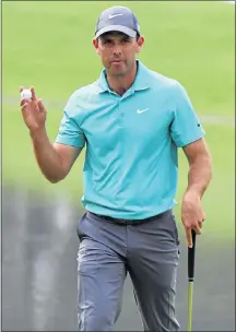  ?? Picture: AFP ?? IMPROVING: Charl Schwartzel acknowledg­es the crowd at last week’s WGC-HSBC Champions tournament in Shanghai.