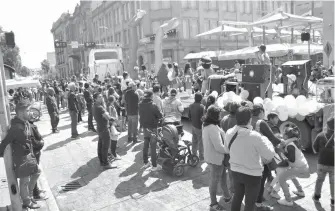  ??  ?? Música, carros alegóricos, demostraci­ones dancística­s, deportivas, entre otras, fueron parte de las expresione­s en este desfile.