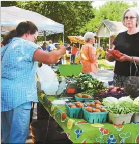  ?? Agnes Hagin/SJ ?? Patti Cook, left, Spreading Oaks Farm, assists Belinda LaRue of Polk County with purchases at Rockmart Farmers Market. LaRue and her husband Mickey often find good buys at the market.