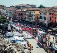  ??  ?? Verona hosts the finish on the final stage of the 2019 Giro d’Italia