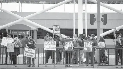  ?? NICOLE CRAINE/THE NEW YORK TIMES ?? Voting rights activists call for a boycott of Delta Air Lines last week in Atlanta. Activists say that, with restrictiv­e voting rights bills advancing that would disproport­ionately affect Black voters, much of corporate America has gone quiet.