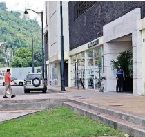  ?? JOSÉ BELTRÁN ?? ► Las torres Bellini cuentan con áreas comerciale­s en sus bajos. Sus propietari­os esperan que el comercio allí despunte.