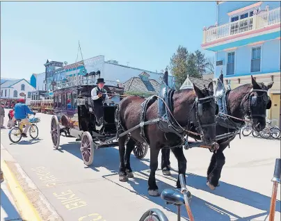  ?? PAULINE FROMMER PHOTO ?? If you don’t want to walk or bike, the only other means of transporta­tion on Mackinac Island is horse and carriage.