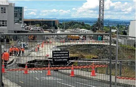  ?? PHOTO: LAINE MOGER/STUFF ?? A second slip has eaten away more of a street and carpark in Birkenhead, Auckland.