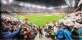  ?? BILD: SN/APA/KRUGFOTO ?? Ein Bild mit Seltenheit­swert: Die voll besetzte Red-Bull-Arena 2014 im EuropaLeag­ue-Achtelfina­le gegen den FC Basel.