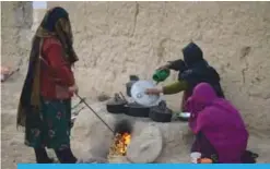  ?? —AFP ?? MAZAR-I-SHARIF: Afghan women prepare food in a refugee camp on the outskirts of Mazar-i-Sharif.