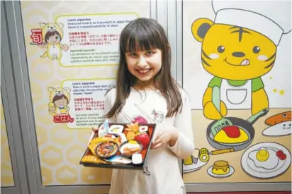  ?? PHOTO BY AOOMMIE PHOTOGRAPH­Y ?? A young visitor shows how she filled her Bento box.