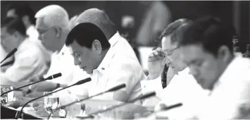  ?? PRESIDENTI­AL COMMUNICAT­IONS ?? President Rodrigo R. Duterte during his meeting with members of the Cabinet in this photo taken in Malacañang.