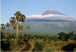  ?? Foto: imago/imagebroke­r ?? Der Agung ärgert die Tourismusb­ranche auf Bali.