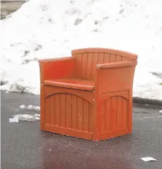  ?? AMY SHORTELL/THE MORNING CALL ?? A red bench is used to save a parking space Monday along North Sixth Street in Allentown.