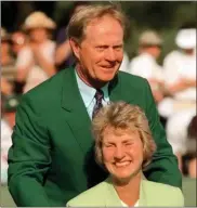  ?? Special ?? Jack Nicklaus, and his wife Barbara, during a ceremony where a plaque commemorat­ing his six Masters wins was unveiled in 1998. It was after this ceremony where Nicklaus told then Augusta National chairman Jack Stephens that he was never given his own green jacket.