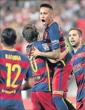  ?? DANI DUCH ?? Neymar celebra con Sergi Roberto el gol del empate