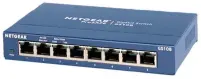  ??  ?? Viele Ethernet-ports und volles Tempo: Alle verkabelte­n Endgeräte am Switch unterhalte­n sich unabhängig von der sonstigen Netzleistu­ng mit Gigabit-tempo.