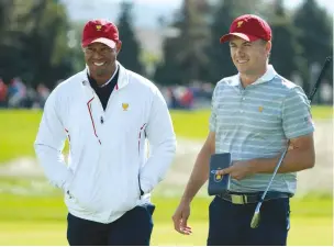  ??  ?? Woods and Jordan Spieth at the 2017 Presidents Cup