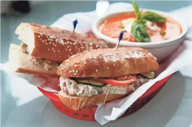  ?? PHOTOS BY ANGELA PETERSON/MILWAUKEE JOURNAL SENTINEL ?? Capers, celery and dill flavor Boo-Boo's tuna salad sandwich, shown here with roasted red pepper soup from sister restaurant Soup Bros.