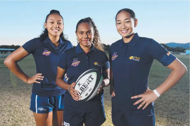  ?? Picture: STEWART McLEAN ?? EYES ON PRIZE: FNQ Rugby girls under-17 rep team members Rayna Ellis, Nabanka Ward and Becka Marsters, all 17.