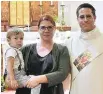  ?? ?? Familienme­nsch: Krenstette­r mit Sohn Fabian (3 Jahre) und Ehefrau Anna-Maria.