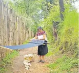  ?? CORTESÍA: ORIGINAL MÉXICO ?? María Lucrecia Hernández es experta en tejer con telar de cintura