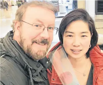  ?? TIMOTHY SAUVÉ • CONTRIBUTE­D ?? Timothy Sauvé, 61, of Mississaug­a,ont., and his partner, Julie Garcia, celebrate Valentine’s Day before he received a life-saving double lung transplant in February that replaced his lungs, destroyed by COVID-19.