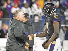  ?? KENNETH K. LAM/BALTIMORE SUN ?? The Ravens’ success could hinge on how offensive coordinato­r Greg Roman, pictured with Lamar Jackson, and the rest of the coaching staff handle playoff pressure.