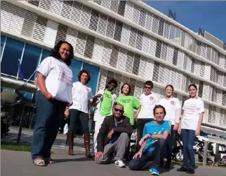  ?? (Photos Ax. T. et DR) ?? Profession­nels et patients de l’hôpital de Cannes participen­t en nombre au marathon demain : ils seront une bonne trentaine de coureurs, marcheurs et supporters. Ils vont aligner quatre équipes de six sportifs, plus ou moins entraînés, sur la grille de...