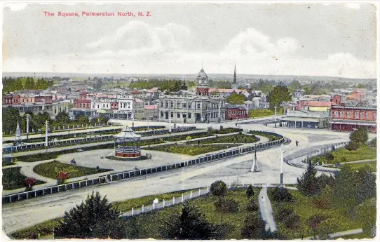  ?? PHOTO: MANAWATU HERITAGE ?? Postcard of The Square, 1907.