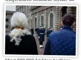  ?? FOTO: ANGIE GRAY ?? Minst 800 000 åskådare beräknas
besöka Stockholms slott varje år
i samband med ceremonier som
högvaktern­a deltar i.