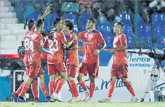  ?? FOTO: EFE ?? El Real Madrid ganó sin problemas al Melilla en el debut de Solari en el banquillo del equipo blanco. Una goleada que deja a los blancos virtualmen­te clasificad­os para octavos de Copa