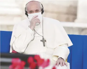  ?? - Abaca Press ?? Le pape François portant un masque protecteur.