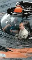  ?? Foto: Reuters ?? Na inspekci. Prezident Putin si prohlíží novou techniku.