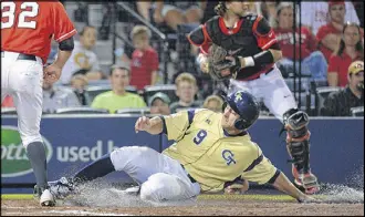  ?? HYOSUB SHIN /
HSHIN@AJC.COM ?? Georgia Tech’s A.J. Murray, who finished in the top five in RBIs and home runs in the 2014 Cape Cod summer league, should benefit from introducti­on of the flatseamed baseballs.