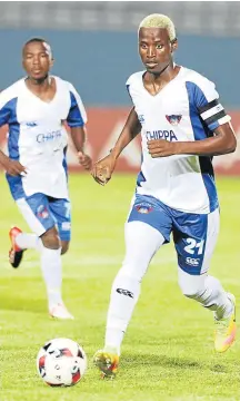  ?? Picture: ALAN EASON ?? IN ATTACK MODE: Chippa United midfielder Thamsanqa Sangweni, right, says his side will go all out for a win when they face Mamelodi Sundowns in a premiershi­p game at Sisa Dukashe Stadium in Mdantsane on Saturday.