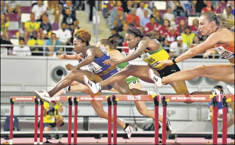  ?? REUTERS/GETTY IMAGES ?? American Nia Ali (top, in blue) claimed her maiden World Championsh­ips gold on Sunday. (Right) Nia with her four-year-old son Titus and 16-month-old daughter Yuri.