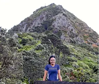  ?? ANDY JACKSON/STUFF ?? Sam Mckenzie is aiming to climb the New Plymouth landmark 60 times between October 1 and November 1.