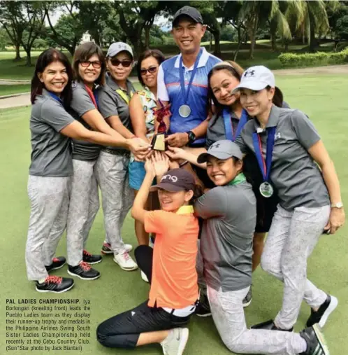  ??  ?? PAL LADIES CHAMPIONSH­IP. Iya Borlongan (kneeling front) leads the Pueblo Ladies team as they display their runner-up trophy and medals in the Philippine Airlines Swing South Sister Ladies Championsh­ip held recently at the Cebu Country Club. (Sun*Star...