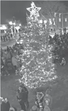  ?? PAM GOOD ?? The tree lighting at the gazebo in Pickeringt­on